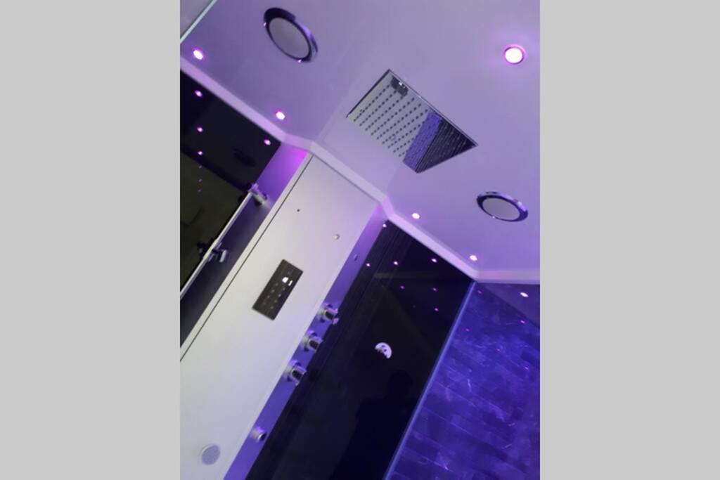 Spa Privatif Love Room, Le Hammam Et Bulles, Chez Nuits Chartraines Chartres Exterior photo
