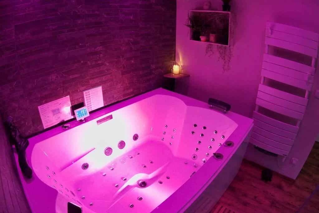 Spa Privatif Love Room, Le Hammam Et Bulles, Chez Nuits Chartraines Chartres Exterior photo