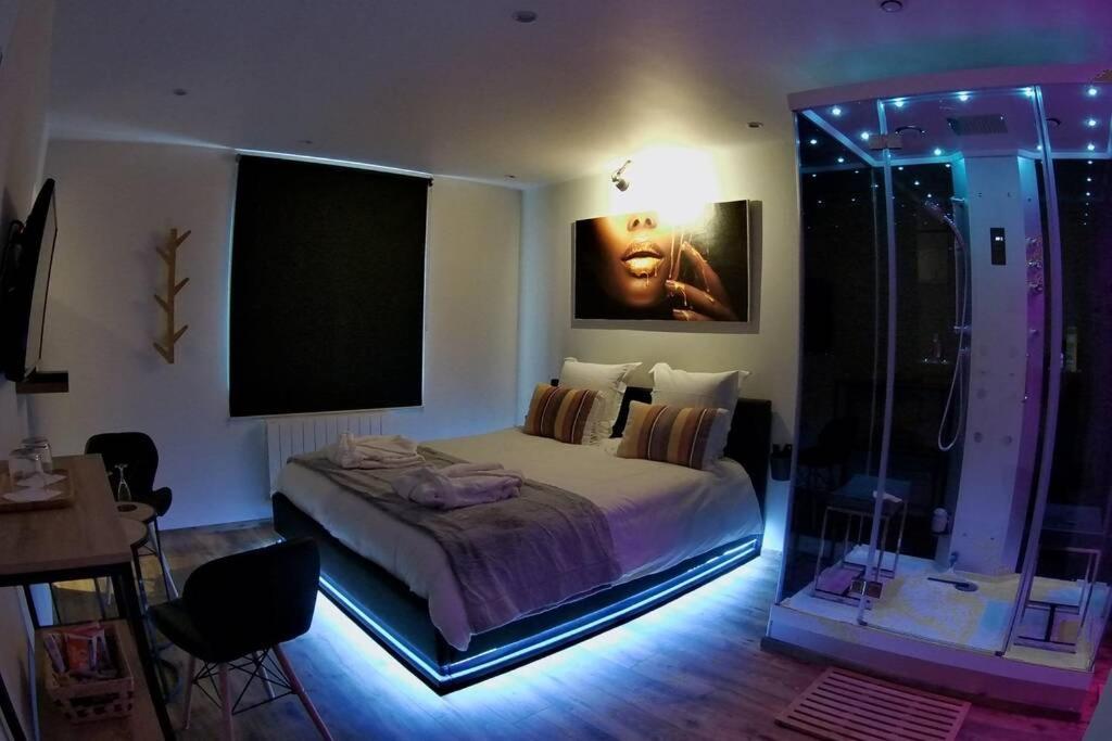 Spa Privatif Love Room, Le Hammam Et Bulles, Chez Nuits Chartraines Chartres Exterior photo