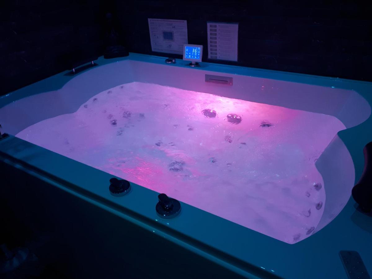 Spa Privatif Love Room, Le Hammam Et Bulles, Chez Nuits Chartraines Chartres Exterior photo
