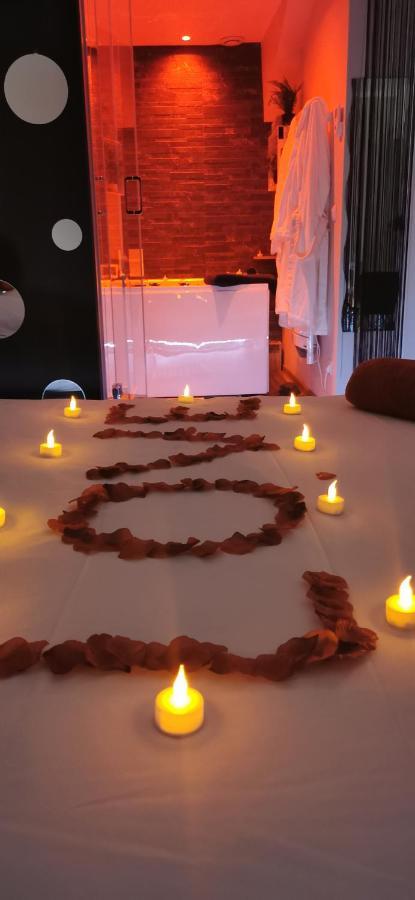 Spa Privatif Love Room, Le Hammam Et Bulles, Chez Nuits Chartraines Chartres Exterior photo