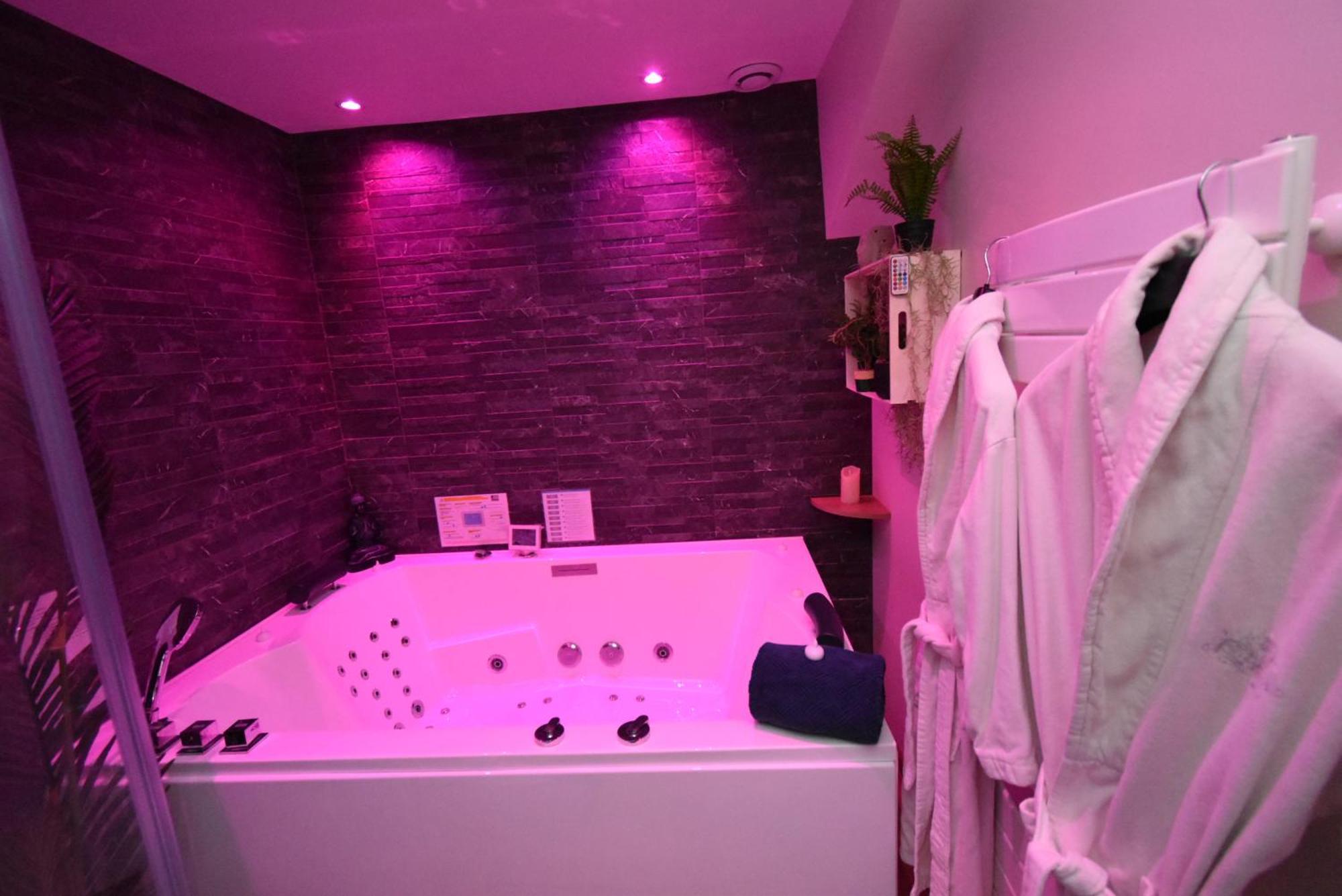 Spa Privatif Love Room, Le Hammam Et Bulles, Chez Nuits Chartraines Chartres Exterior photo